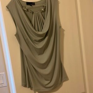 Laura necklace top L very attractive on